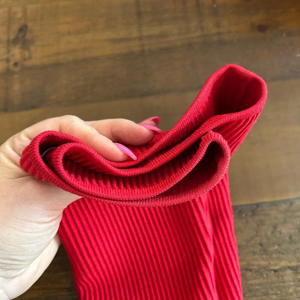 Babaton Red Ribbed Tube Top - Picture 6 of 6